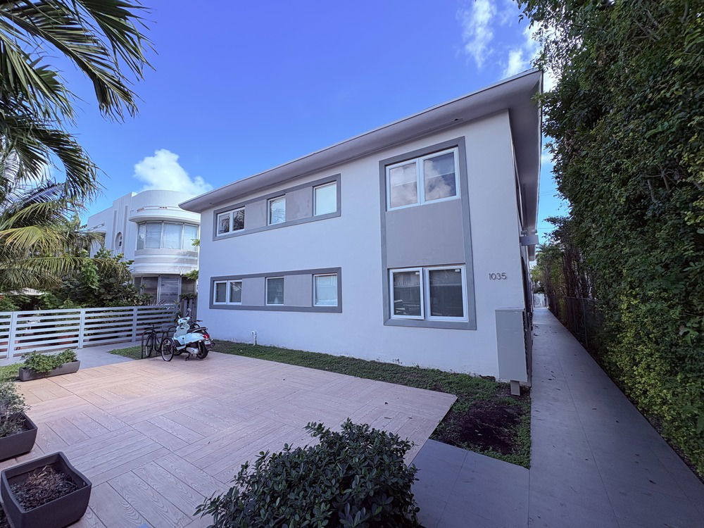 1035 Euclid Condo photo 2